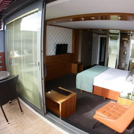 Atasehir Palace & Conference Ξενοδοχείο Sarigazi